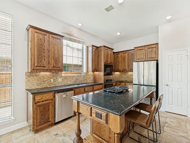 1001 Thornapple Drive, Mckinney, TX 75071