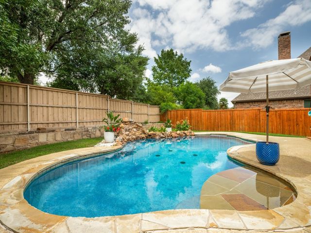 1001 Thornapple Drive, Mckinney, TX 75071