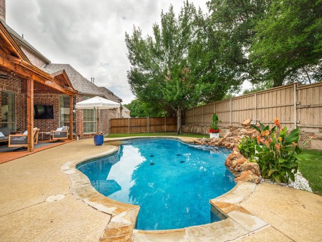 1001 Thornapple Drive, Mckinney, TX 75071