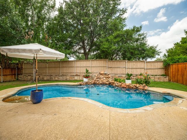 1001 Thornapple Drive, Mckinney, TX 75071