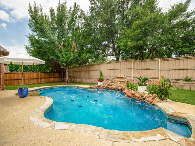 1001 Thornapple Drive, Mckinney, TX 75071