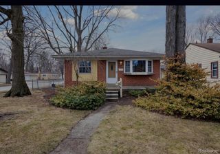 4224 Croissant Street, Dearborn Heights, MI 48125