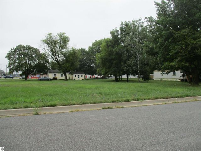 1528 E Superior Street, Alma, MI 48801