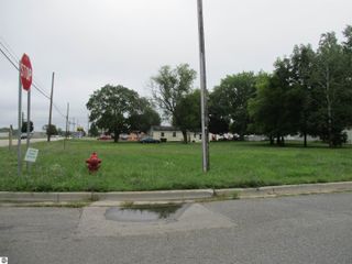 1528 E Superior Street, Alma, MI 48801