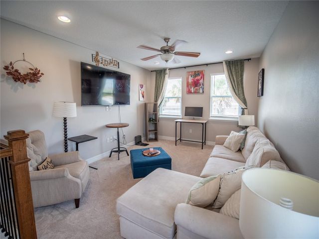 8986 FULLERWOOD AVENUE, Orlando, FL 32832