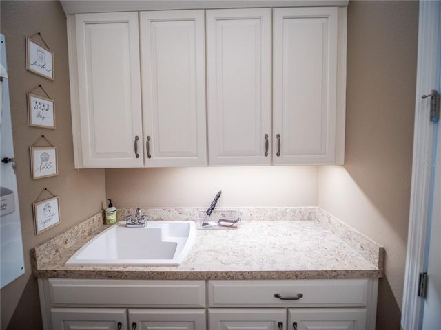 8986 FULLERWOOD AVENUE, Orlando, FL 32832