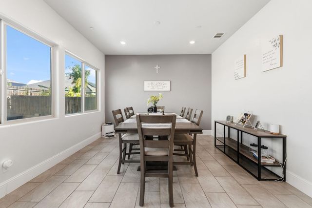 785 Ponderosa Way W, Madera, CA 93636