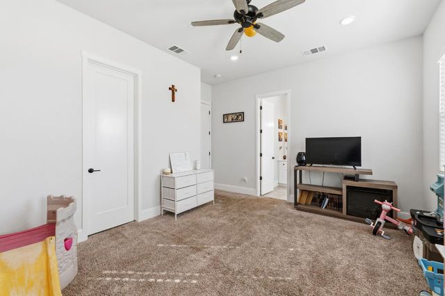 785 Ponderosa Way W, Madera, CA 93636