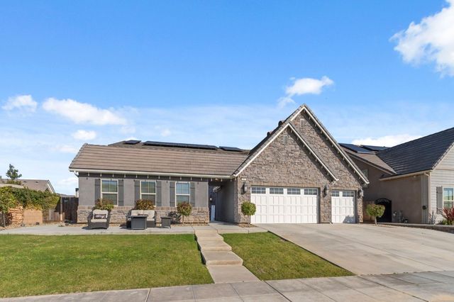 785 Ponderosa Way W, Madera, CA 93636