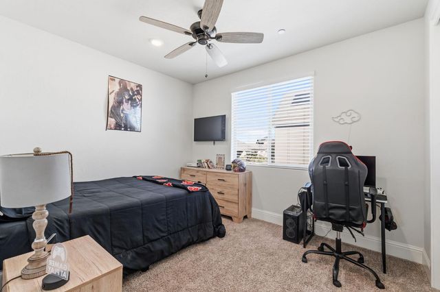 785 Ponderosa Way W, Madera, CA 93636