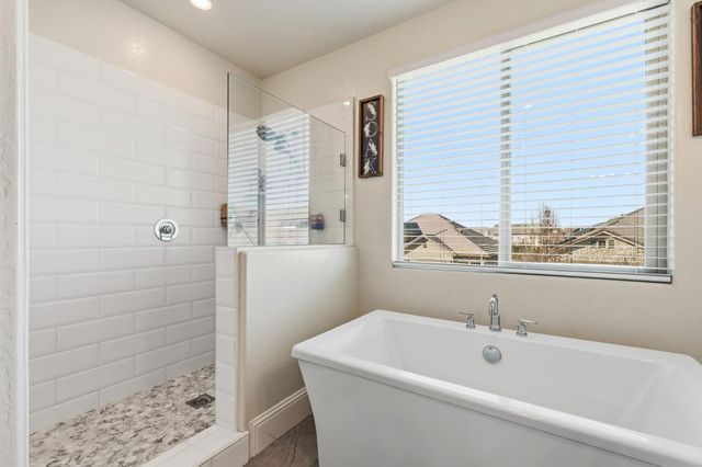 785 Ponderosa Way W, Madera, CA 93636