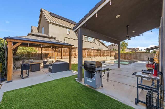 785 Ponderosa Way W, Madera, CA 93636