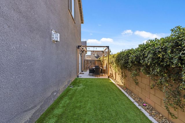 785 Ponderosa Way W, Madera, CA 93636