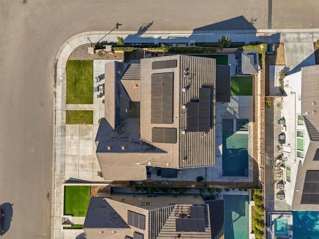 785 Ponderosa Way W, Madera, CA 93636