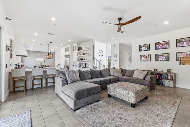 785 Ponderosa Way W, Madera, CA 93636