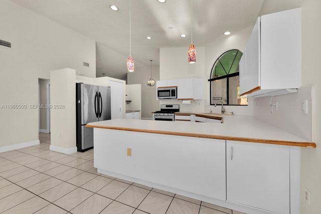 10635 SW 158th Pl, Miami, FL 33196