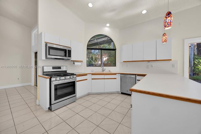 10635 SW 158th Pl, Miami, FL 33196