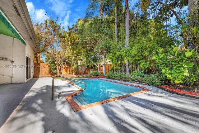 10635 SW 158th Pl, Miami, FL 33196