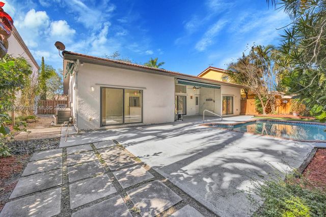 10635 SW 158th Pl, Miami, FL 33196