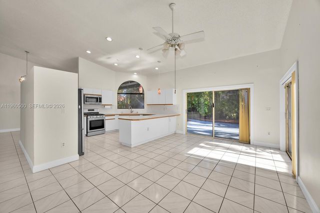 10635 SW 158th Pl, Miami, FL 33196