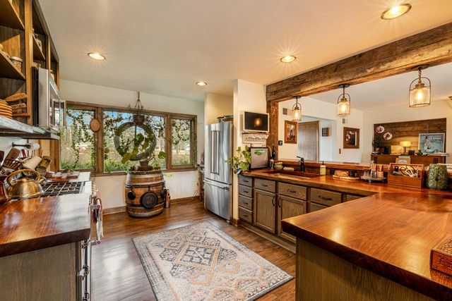 923 W Montclaire AVENUE, Glendale, WI 53217