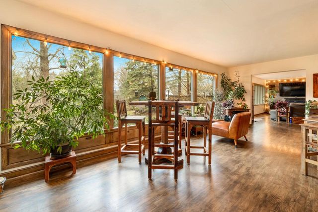 923 W Montclaire AVENUE, Glendale, WI 53217