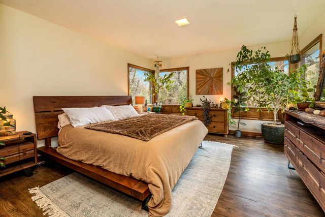 923 W Montclaire AVENUE, Glendale, WI 53217