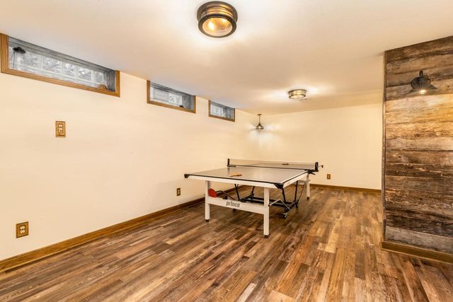 923 W Montclaire AVENUE, Glendale, WI 53217