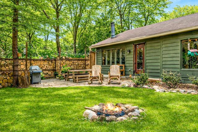 923 W Montclaire AVENUE, Glendale, WI 53217