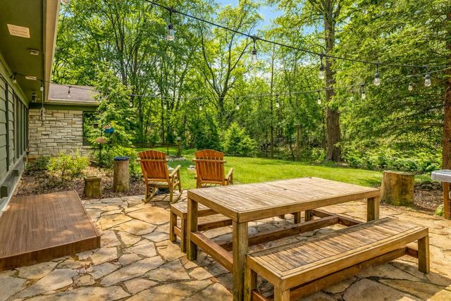 923 W Montclaire AVENUE, Glendale, WI 53217