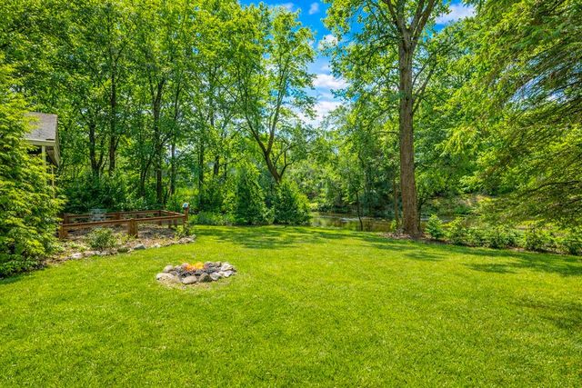 923 W Montclaire AVENUE, Glendale, WI 53217