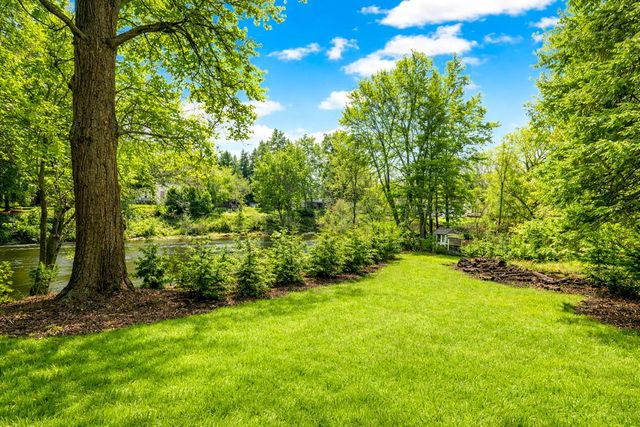 923 W Montclaire AVENUE, Glendale, WI 53217