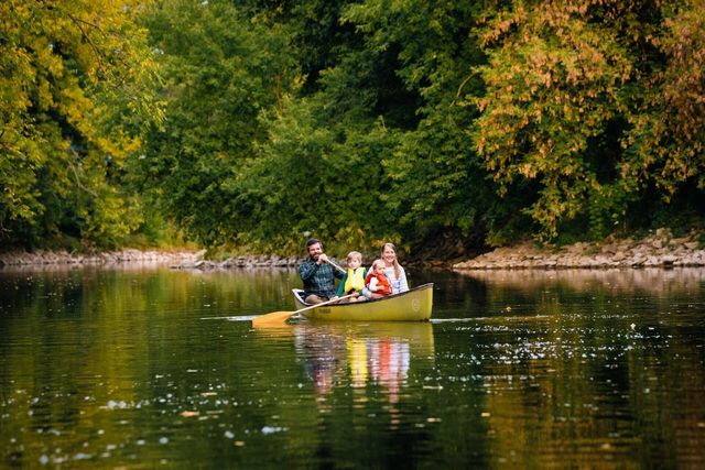 923 W Montclaire AVENUE, Glendale, WI 53217