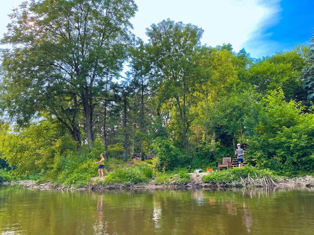 923 W Montclaire AVENUE, Glendale, WI 53217