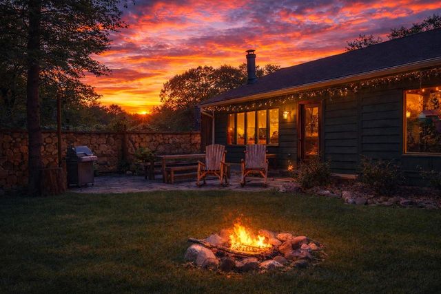 923 W Montclaire AVENUE, Glendale, WI 53217