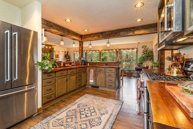 923 W Montclaire AVENUE, Glendale, WI 53217