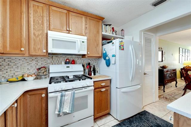 5286 81ST STREET N 4, St Petersburg, FL 33709