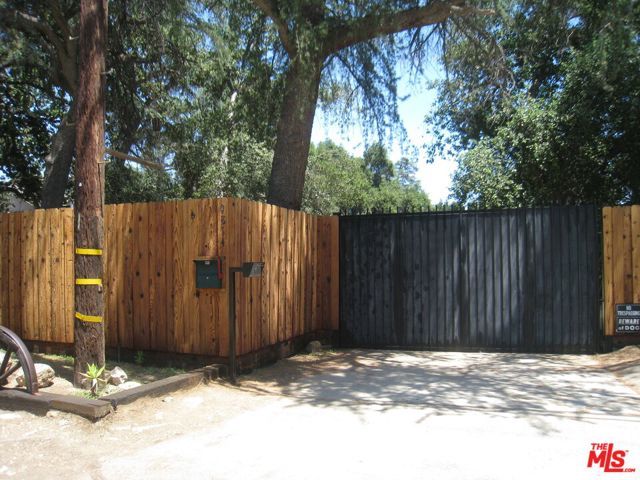 9814 Baden Avenue, Chatsworth (los Angeles), CA 91311