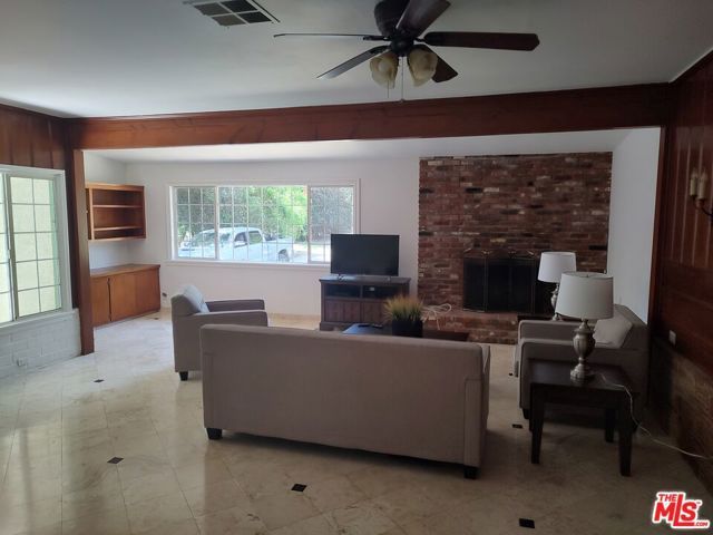 9814 Baden Avenue, Chatsworth (los Angeles), CA 91311