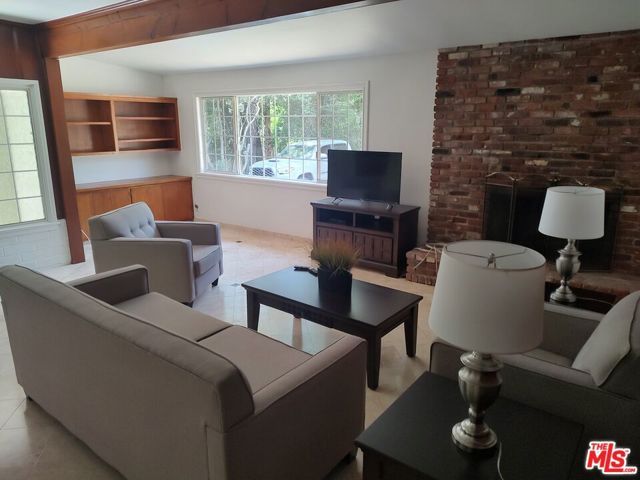 9814 Baden Avenue, Chatsworth (los Angeles), CA 91311
