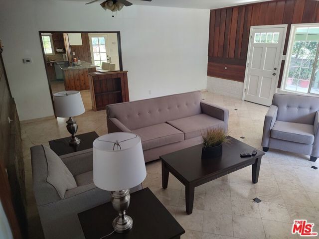 9814 Baden Avenue, Chatsworth (los Angeles), CA 91311