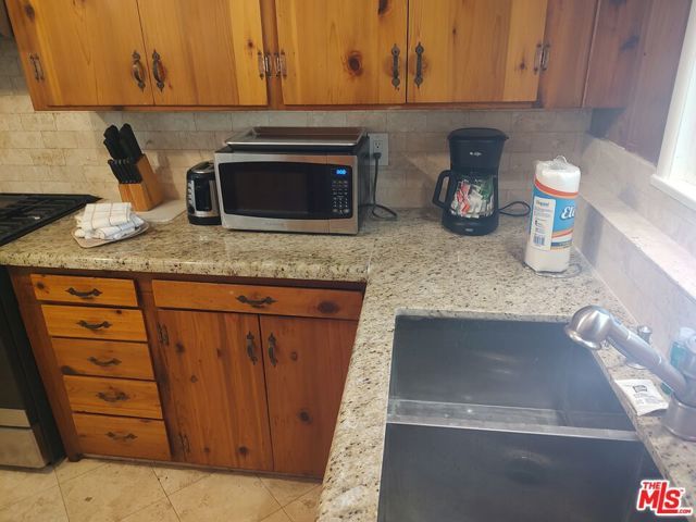 9814 Baden Avenue, Chatsworth (los Angeles), CA 91311