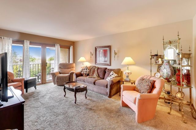 6121 N Northwest Highway 406, Chicago, IL 60631