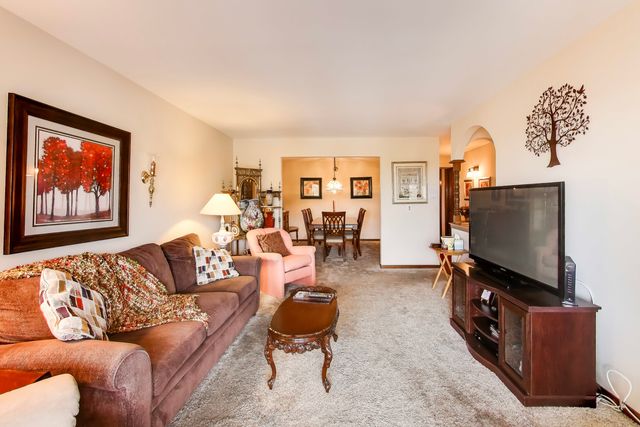 6121 N Northwest Highway 406, Chicago, IL 60631