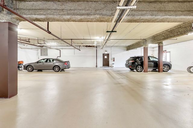 6121 N Northwest Highway 406, Chicago, IL 60631