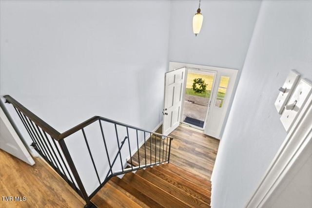 817 North Hills Drive, Johnson City, TN 37604