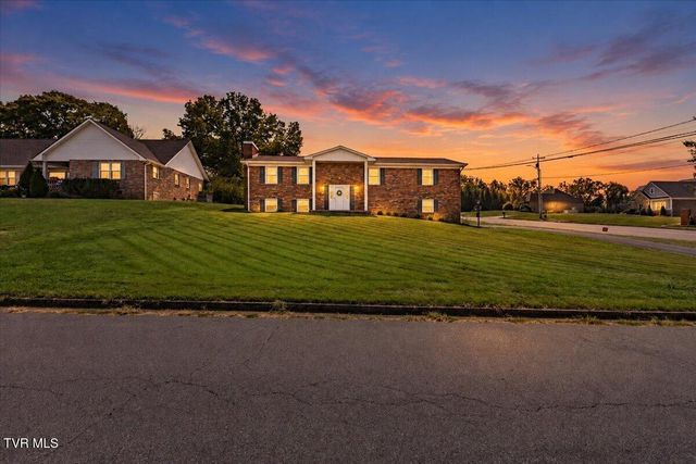 817 North Hills Drive, Johnson City, TN 37604