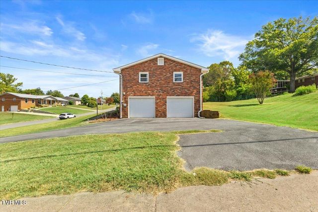 817 North Hills Drive, Johnson City, TN 37604