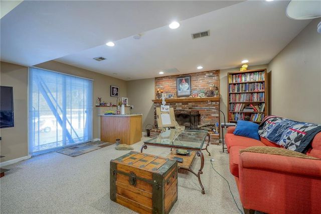 25401 Lone Pine Drive, Cleveland, MO 64734