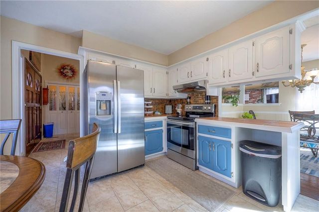 25401 Lone Pine Drive, Cleveland, MO 64734